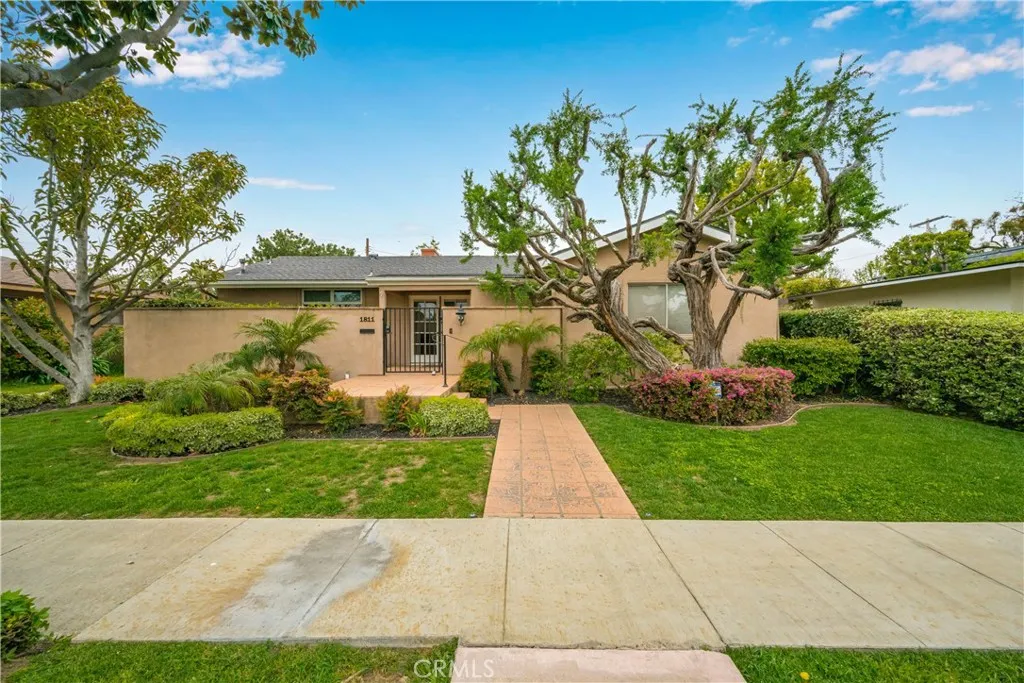 1811 N College Place