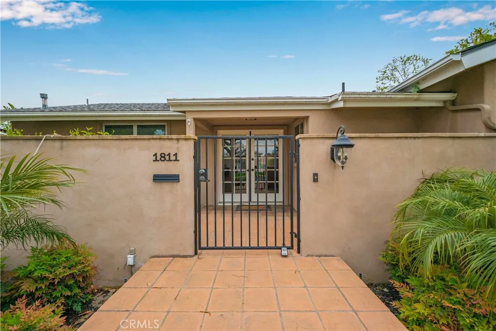 1811 N College Place