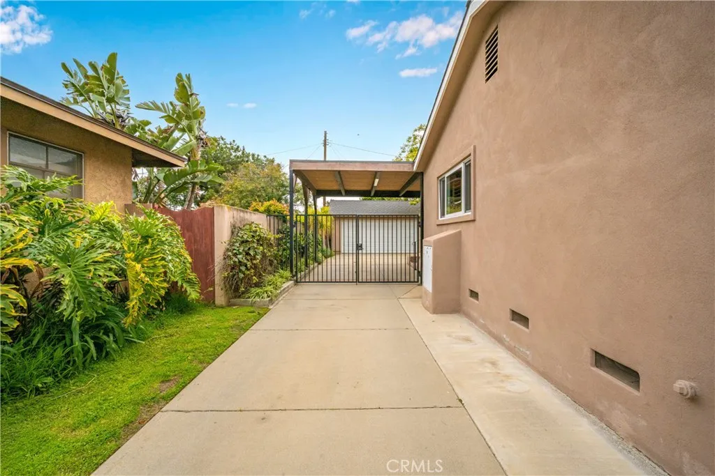 1811 N College Place