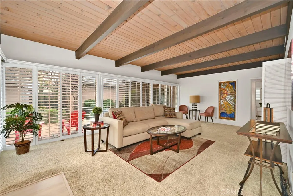 1811 N College Place