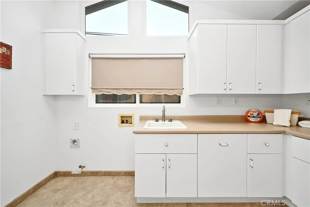 1811 N College Place