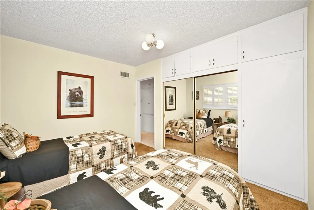 1811 N College Place