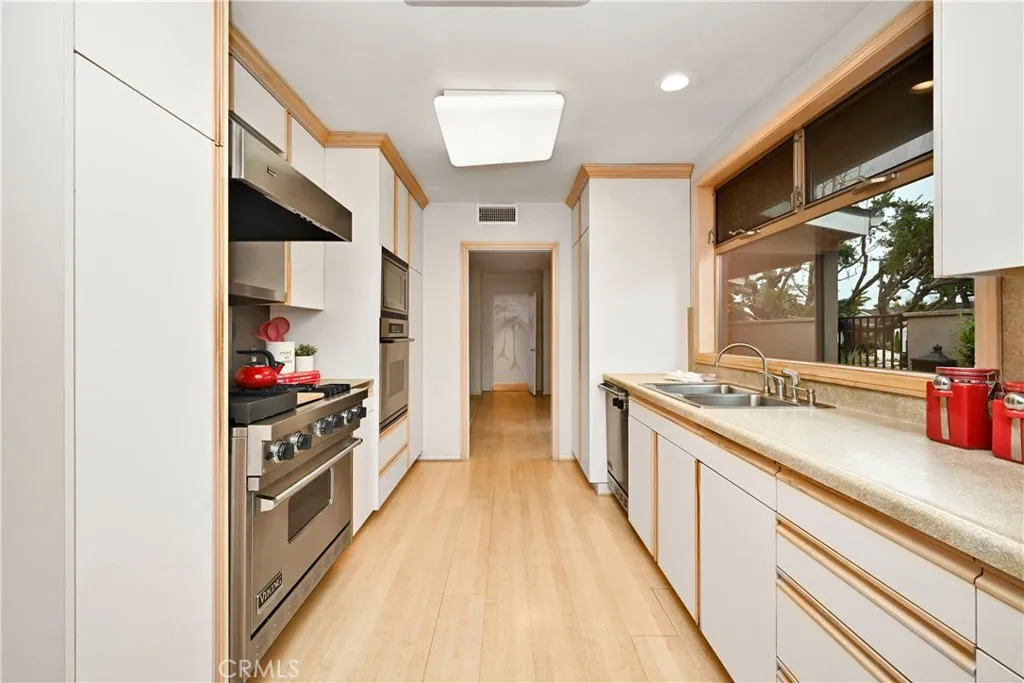 1811 N College Place