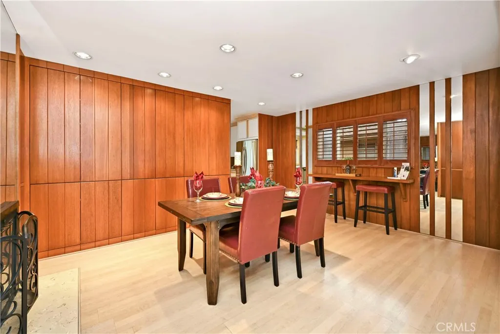 1811 N College Place