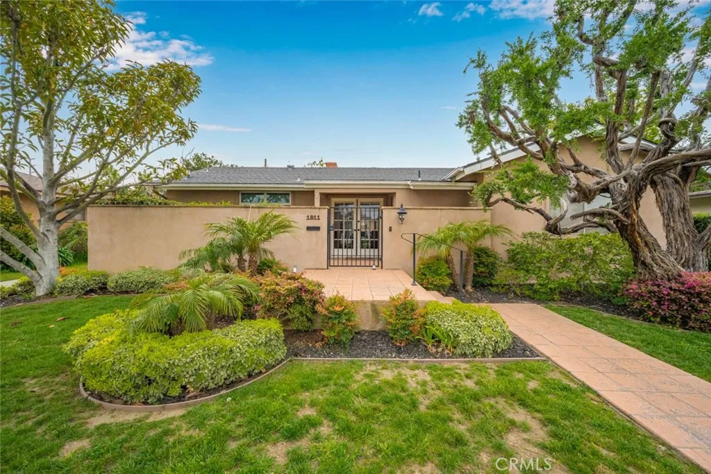 1811 N College Place