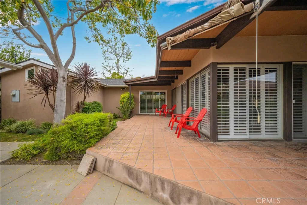 1811 N College Place