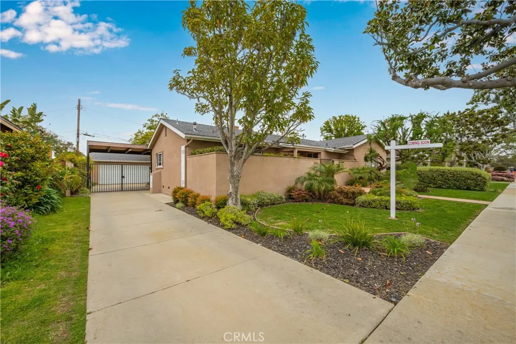 1811 N College Place