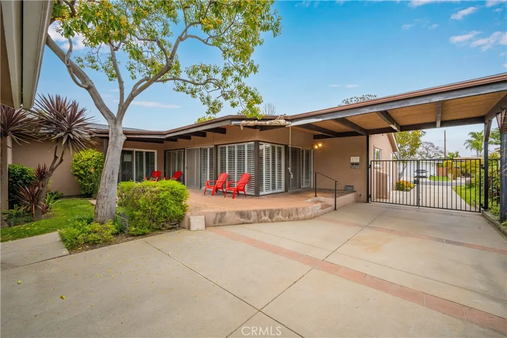 1811 N College Place