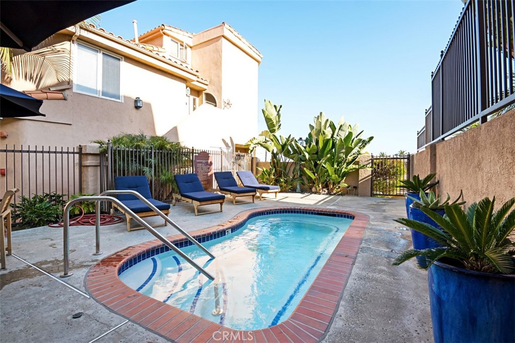 24372 Vista Point Lane