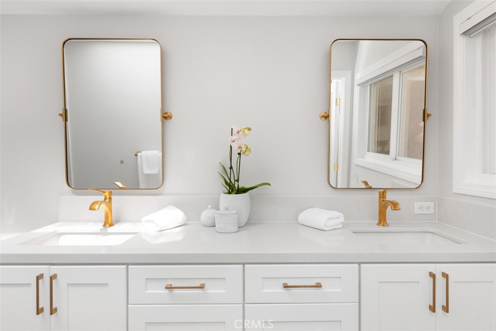 24372 Vista Point Lane