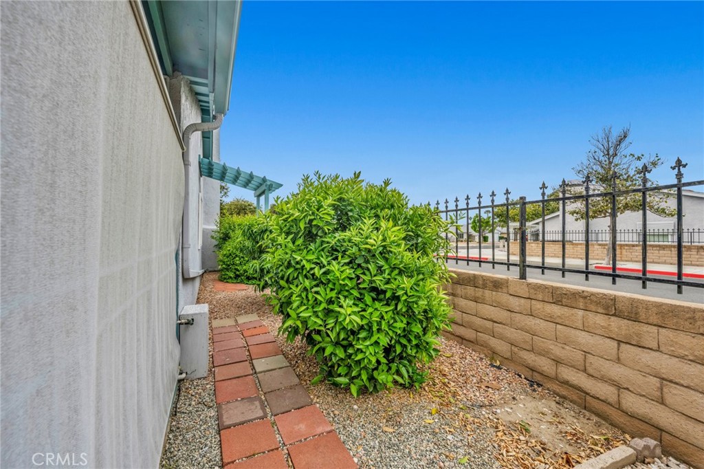 2233 El Rancho Circle