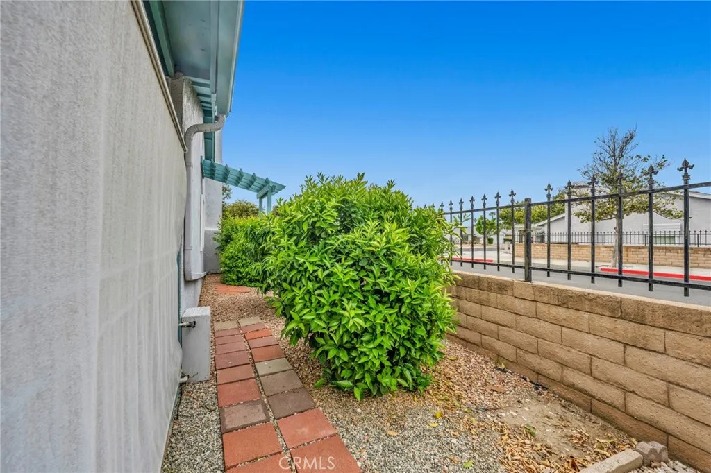 2233 El Rancho Circle