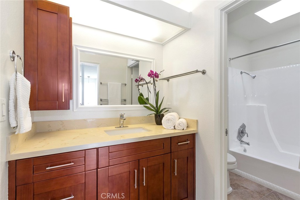102 Avenida San Dimas