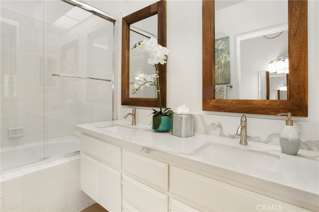 2 Pointe San Pablo 83