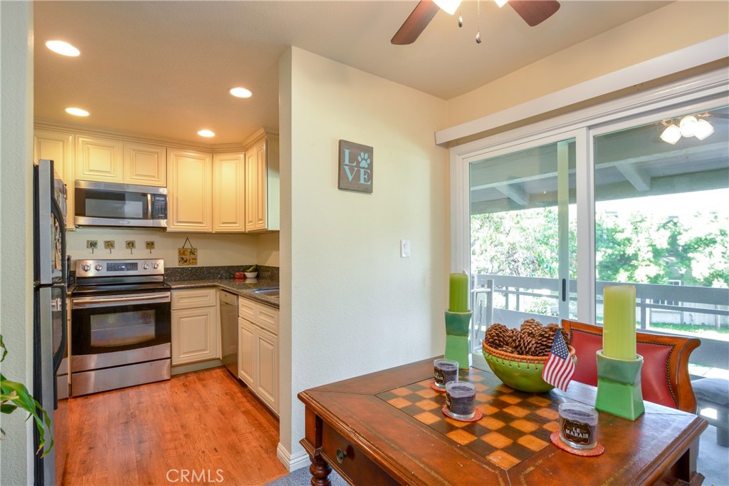 23732 Hillhurst Drive 38