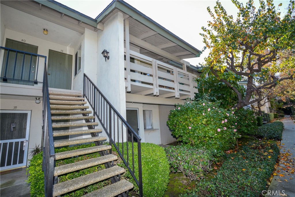 23732 Hillhurst Drive 38