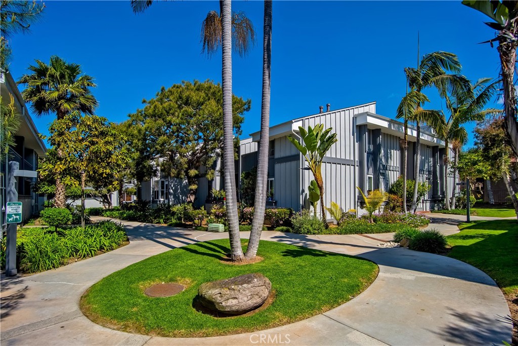 17082 Pacific Coast Highway 102