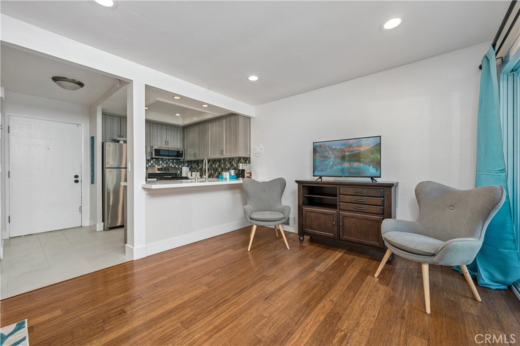 17082 Pacific Coast Highway 102