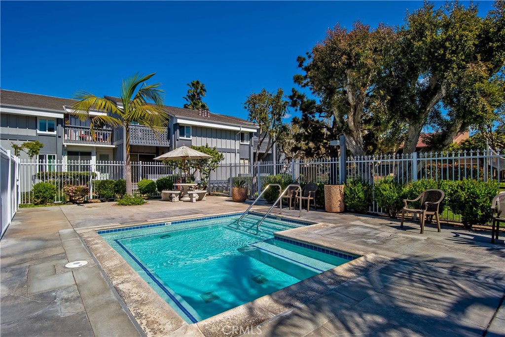 17082 Pacific Coast Highway 102