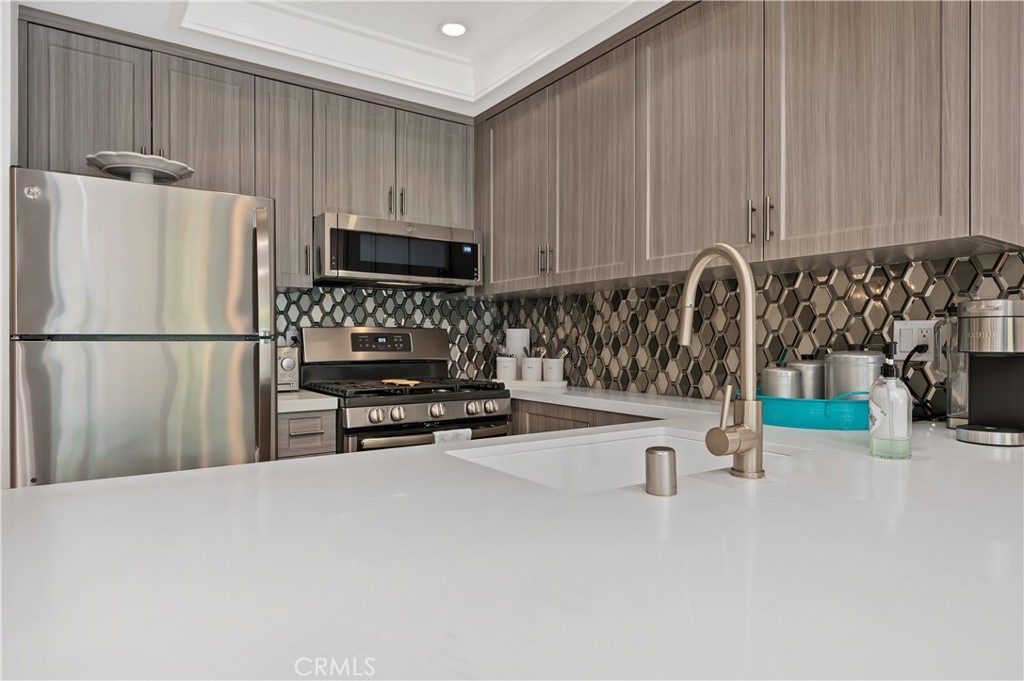 17082 Pacific Coast Highway 102