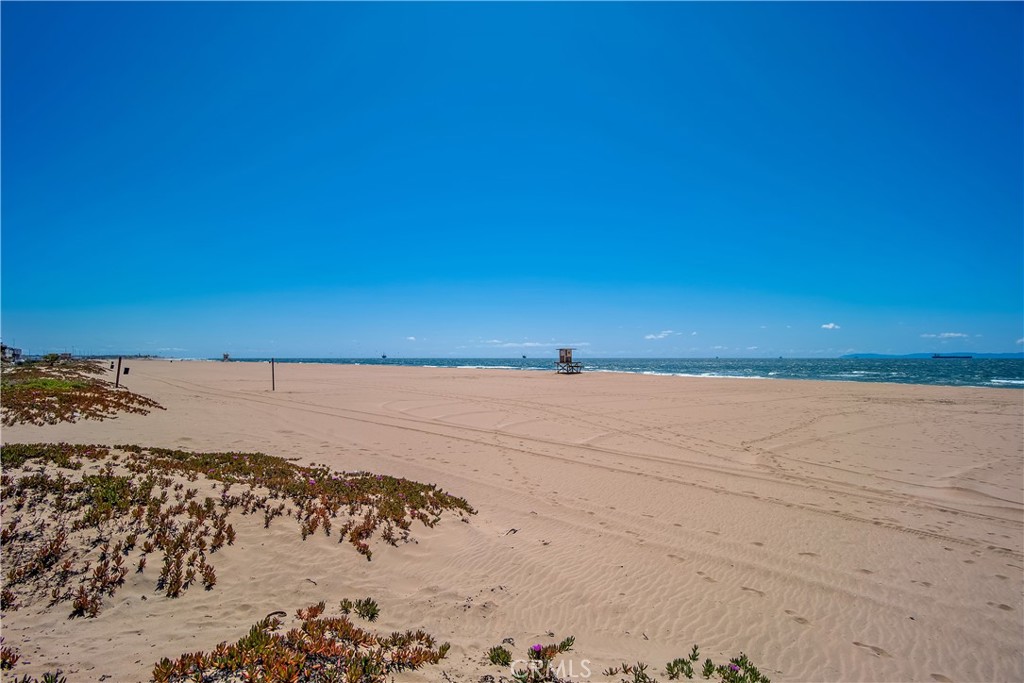 17082 Pacific Coast Highway 102