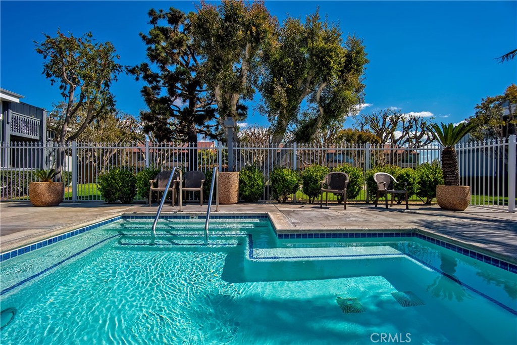 17082 Pacific Coast Highway 102