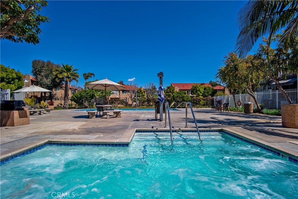 17082 Pacific Coast Highway 102