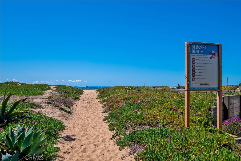 17082 Pacific Coast Highway 102