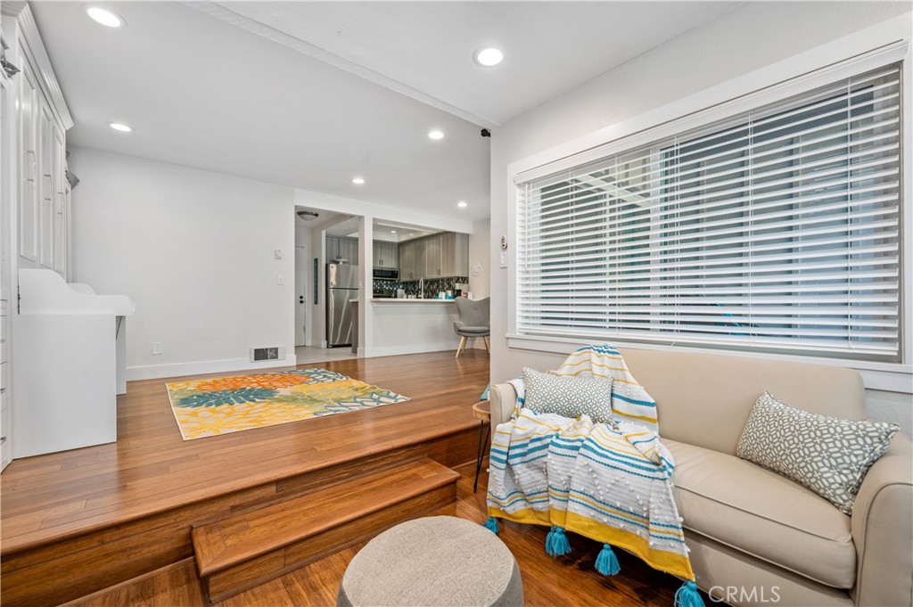 17082 Pacific Coast Highway 102