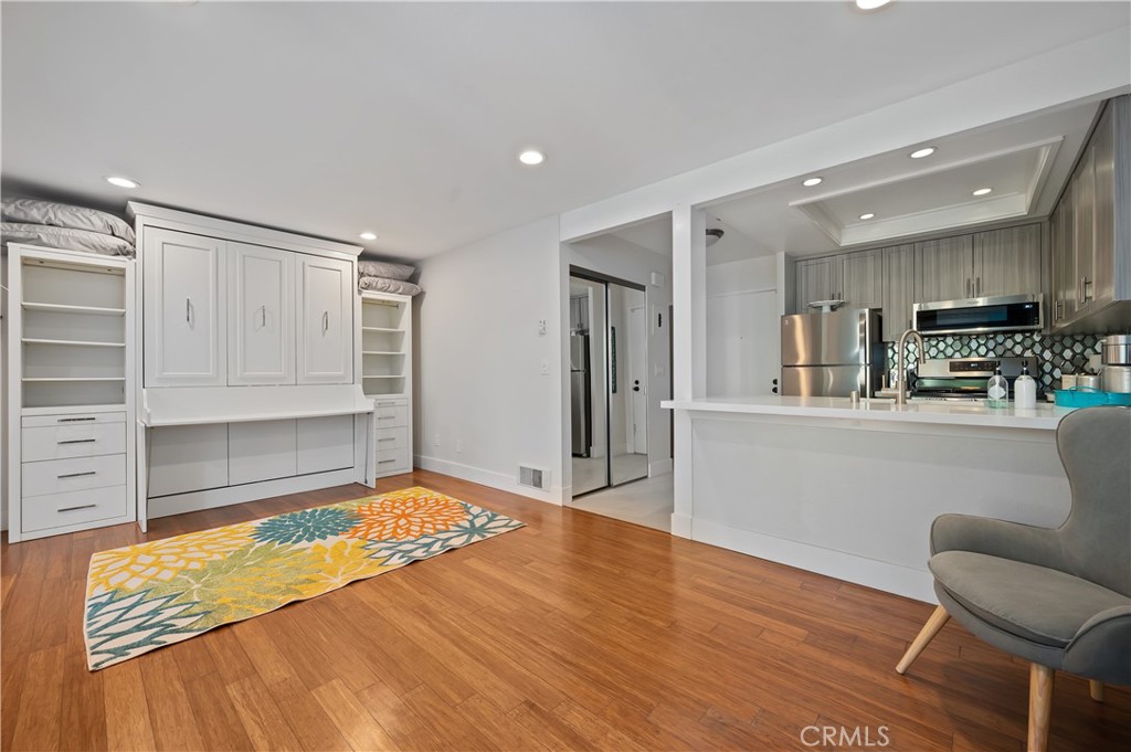 17082 Pacific Coast Highway 102