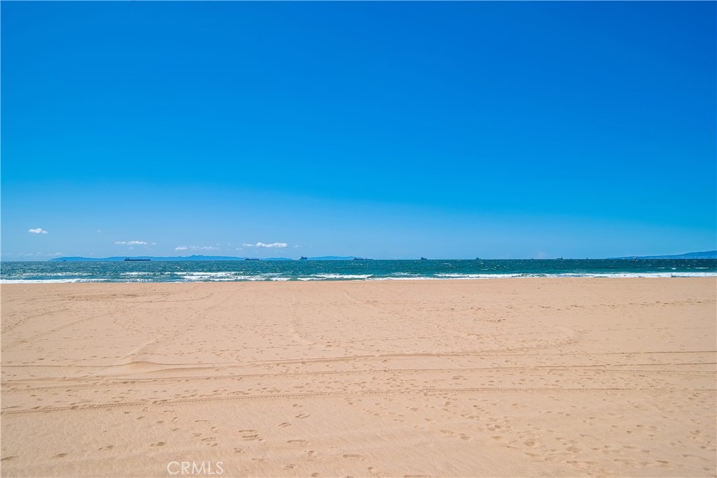 17082 Pacific Coast Highway 102