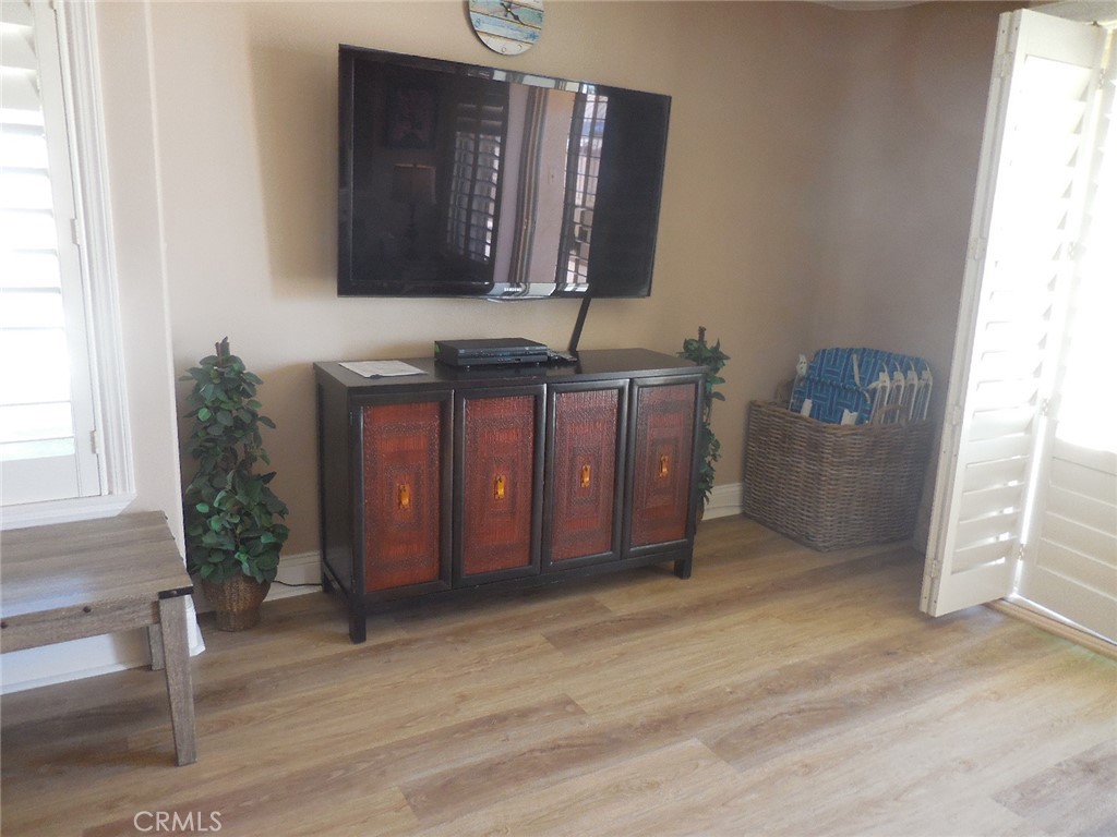 711 Pacific Coast Highway S 120