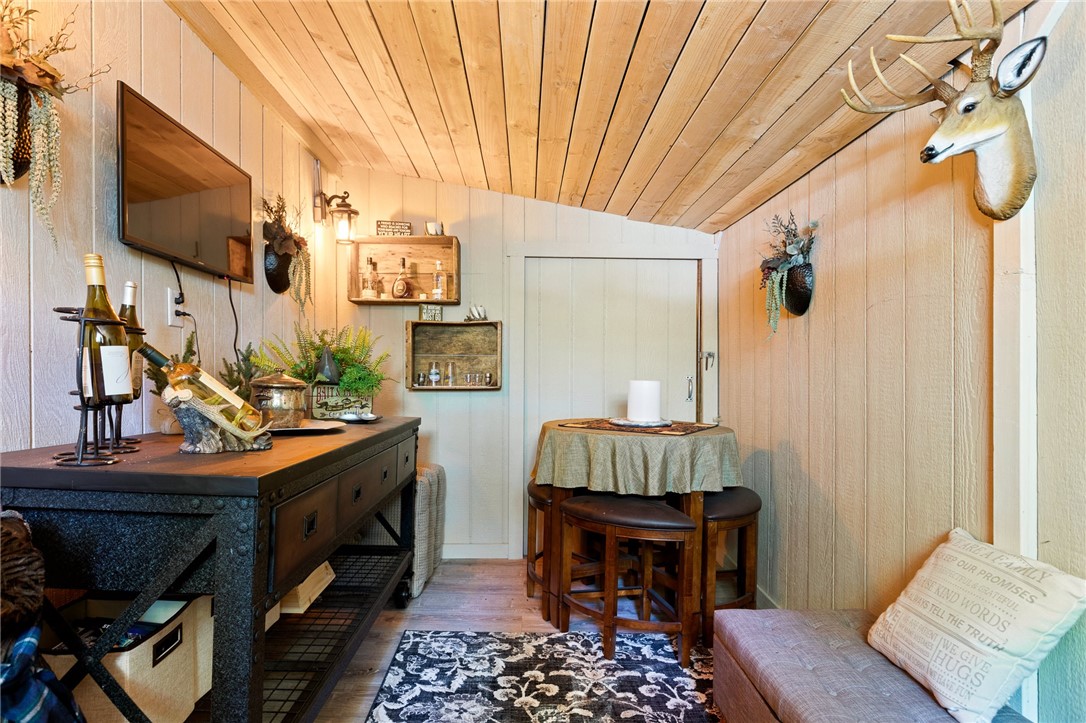 583 W Victoria Court