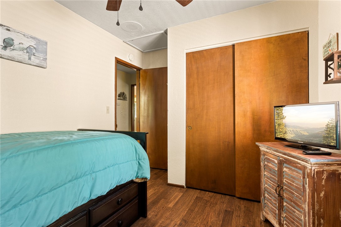 583 W Victoria Court