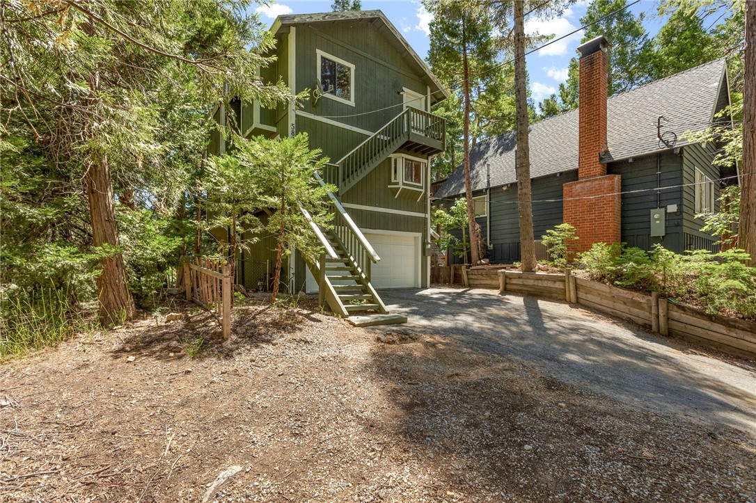 583 W Victoria Court