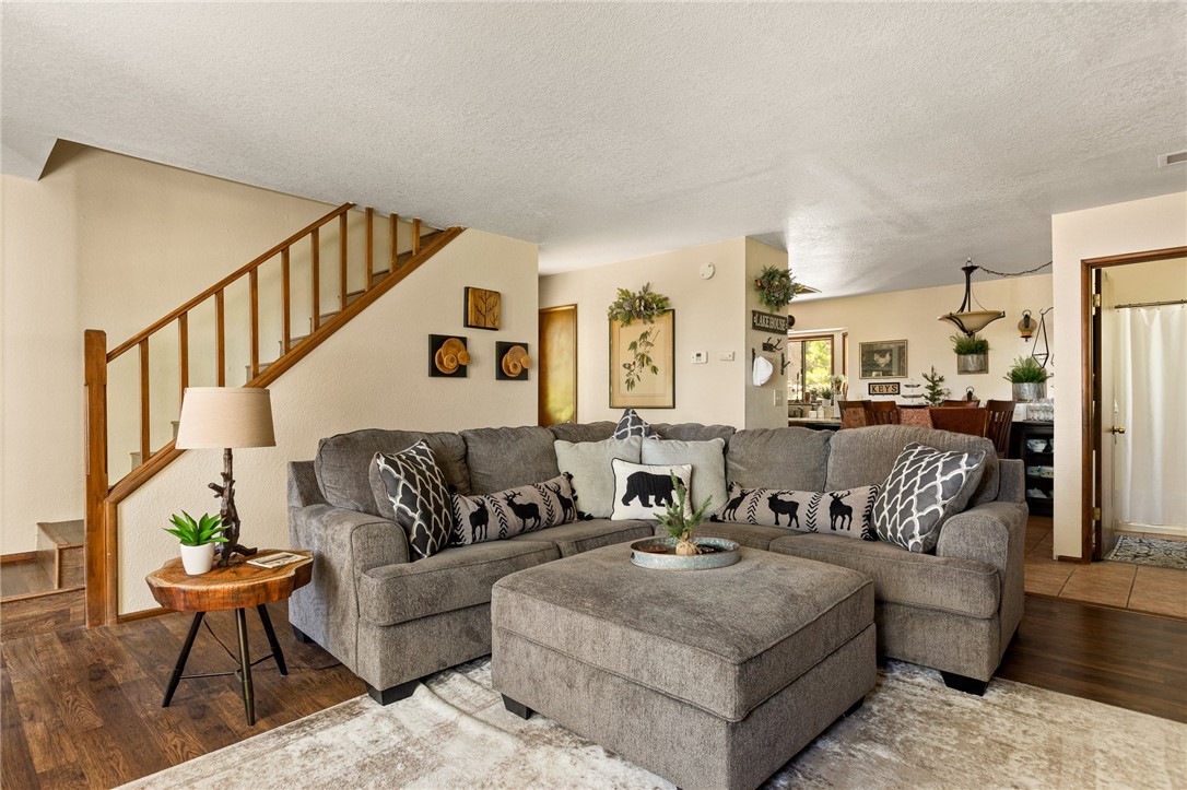 583 W Victoria Court