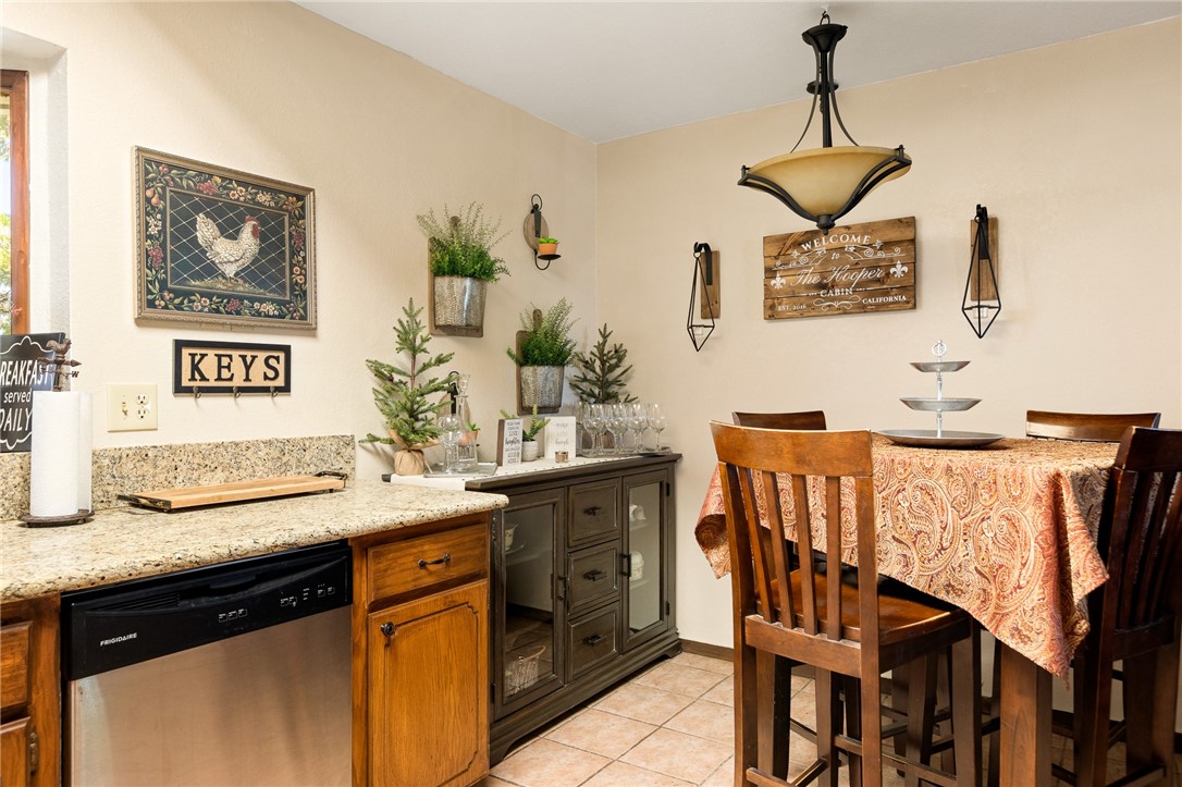 583 W Victoria Court