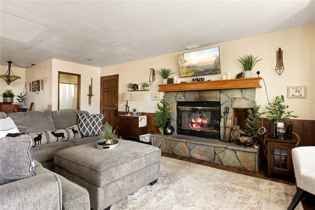 583 W Victoria Court