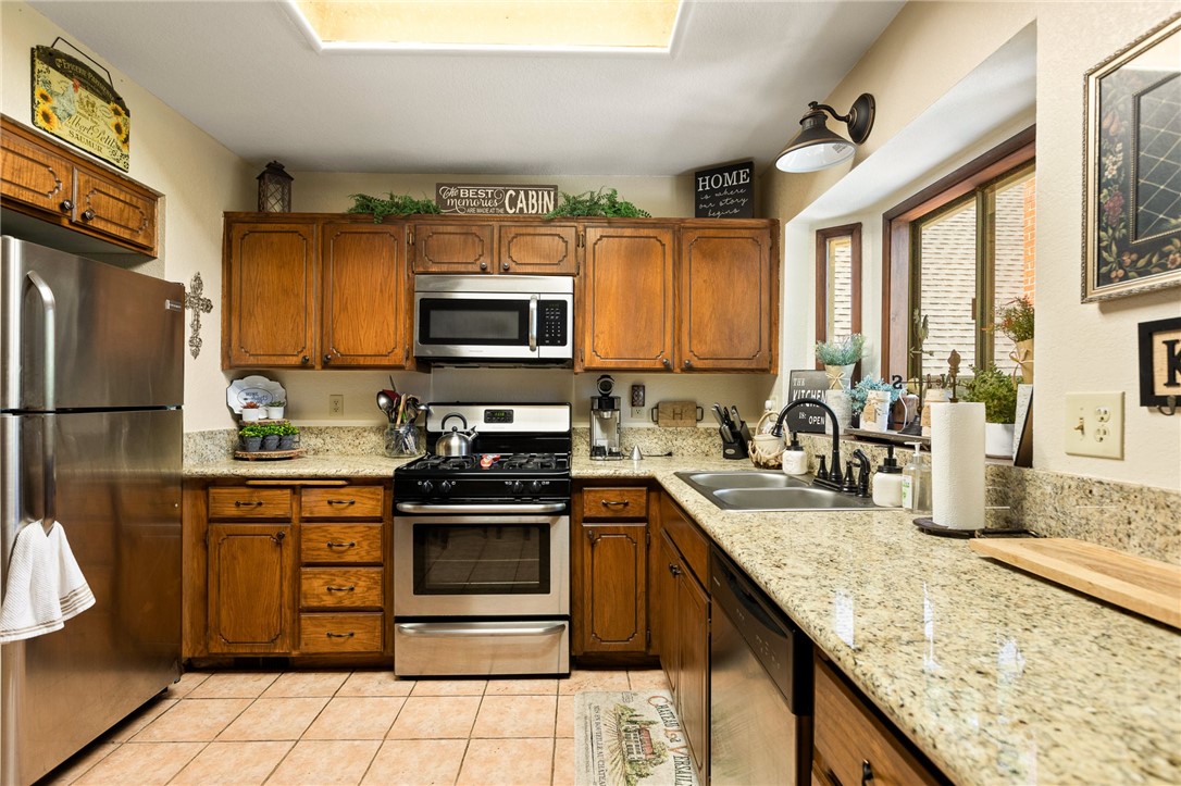 583 W Victoria Court