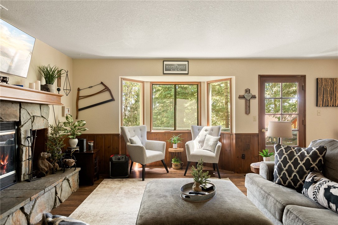 583 W Victoria Court