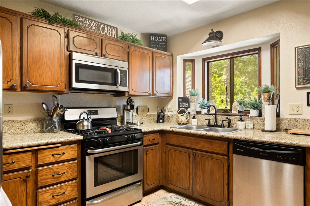 583 W Victoria Court