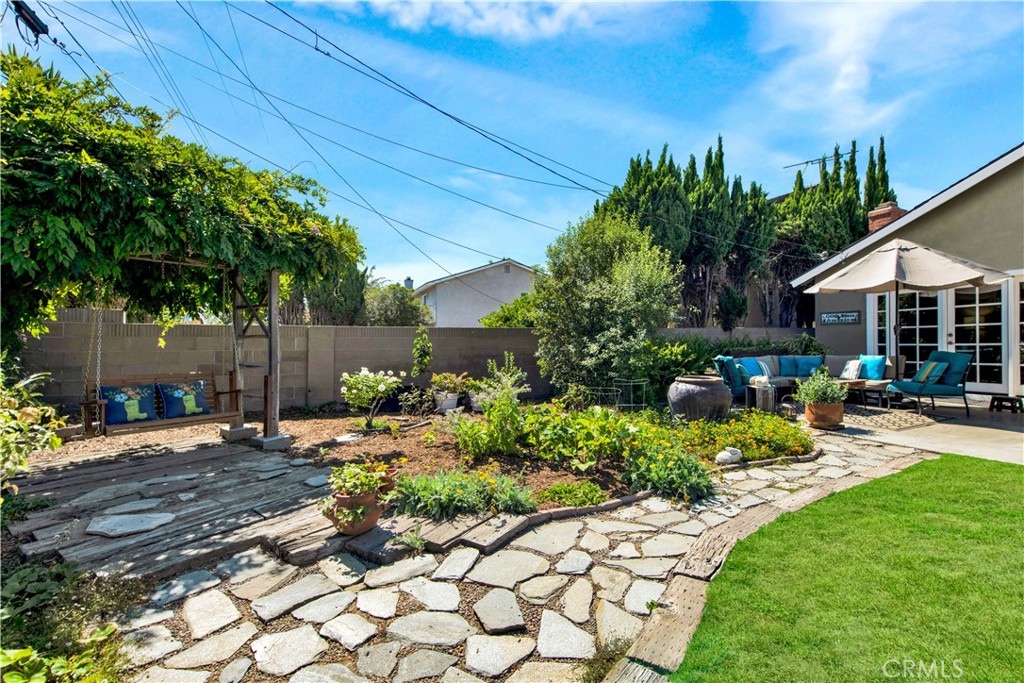 9594 Mariposa Avenue