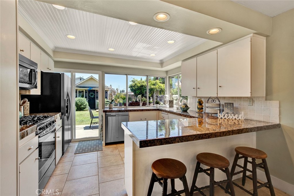 9594 Mariposa Avenue