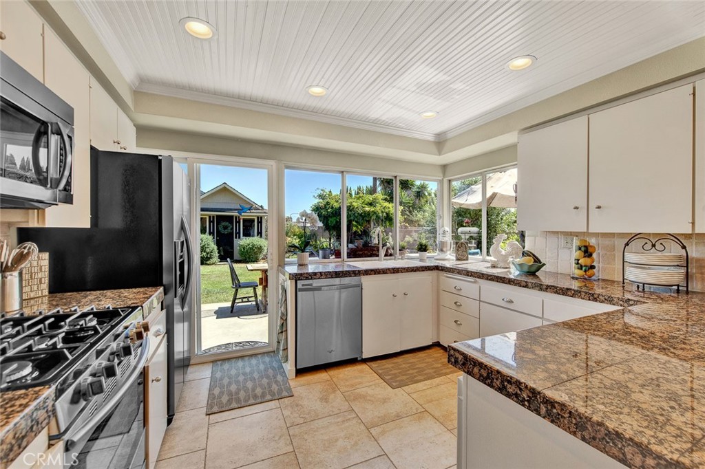 9594 Mariposa Avenue