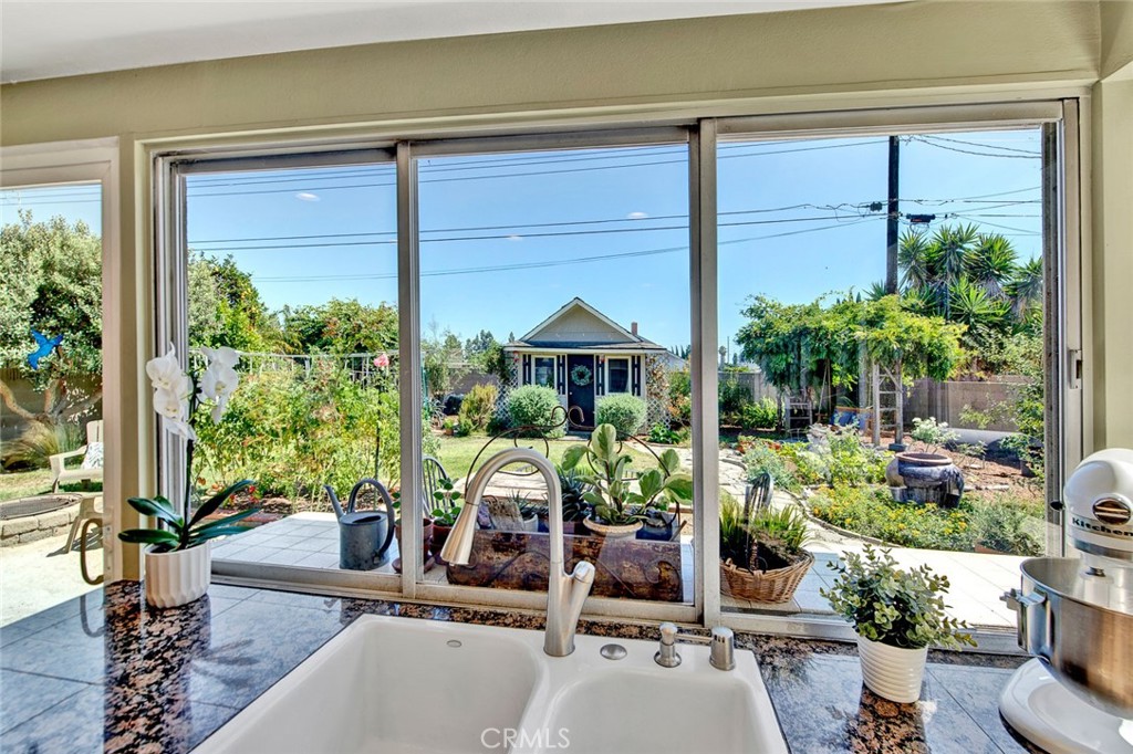 9594 Mariposa Avenue