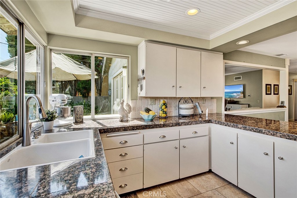 9594 Mariposa Avenue