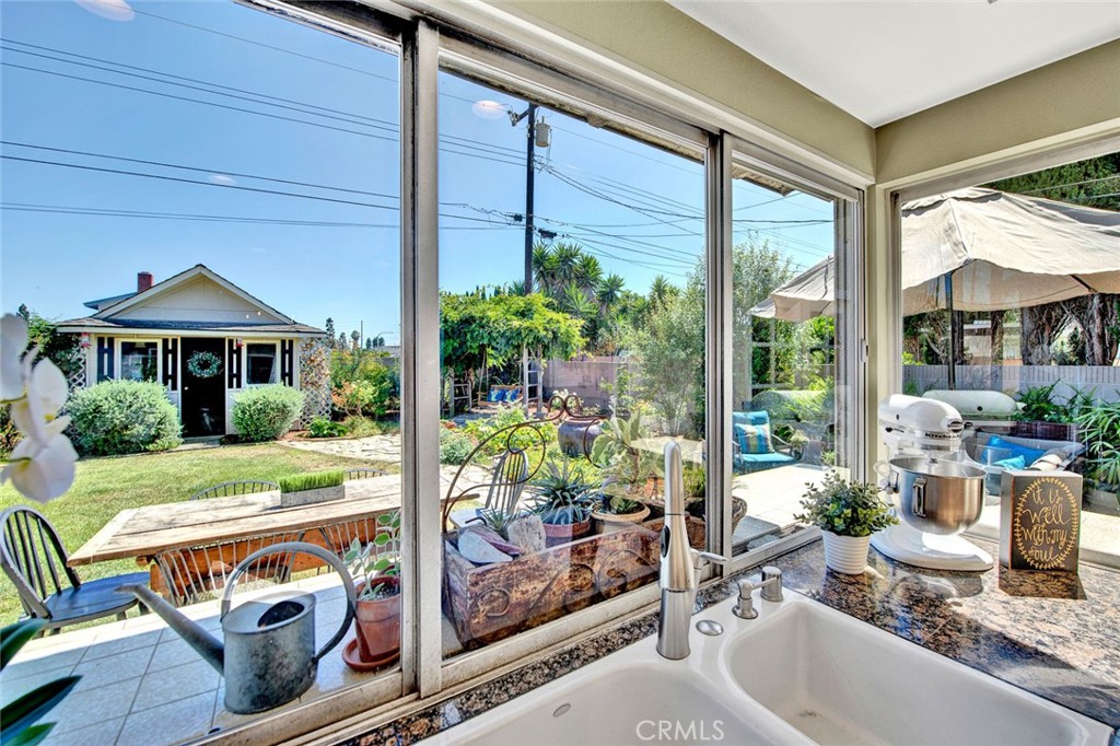 9594 Mariposa Avenue