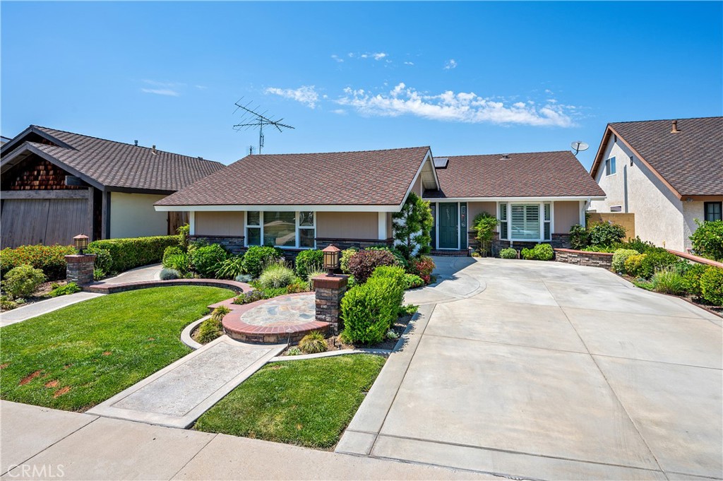 5751 Vinevale Circle