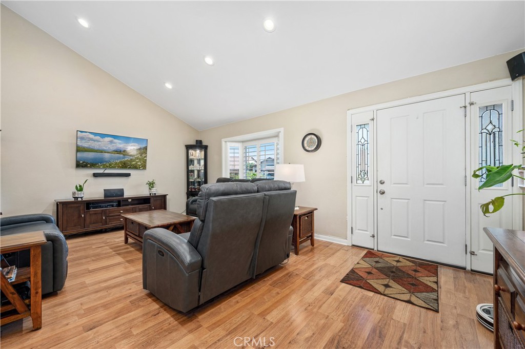 5751 Vinevale Circle