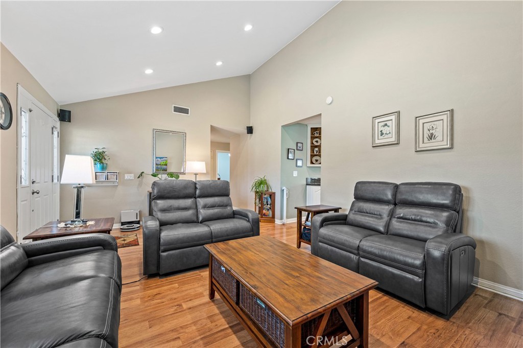 5751 Vinevale Circle